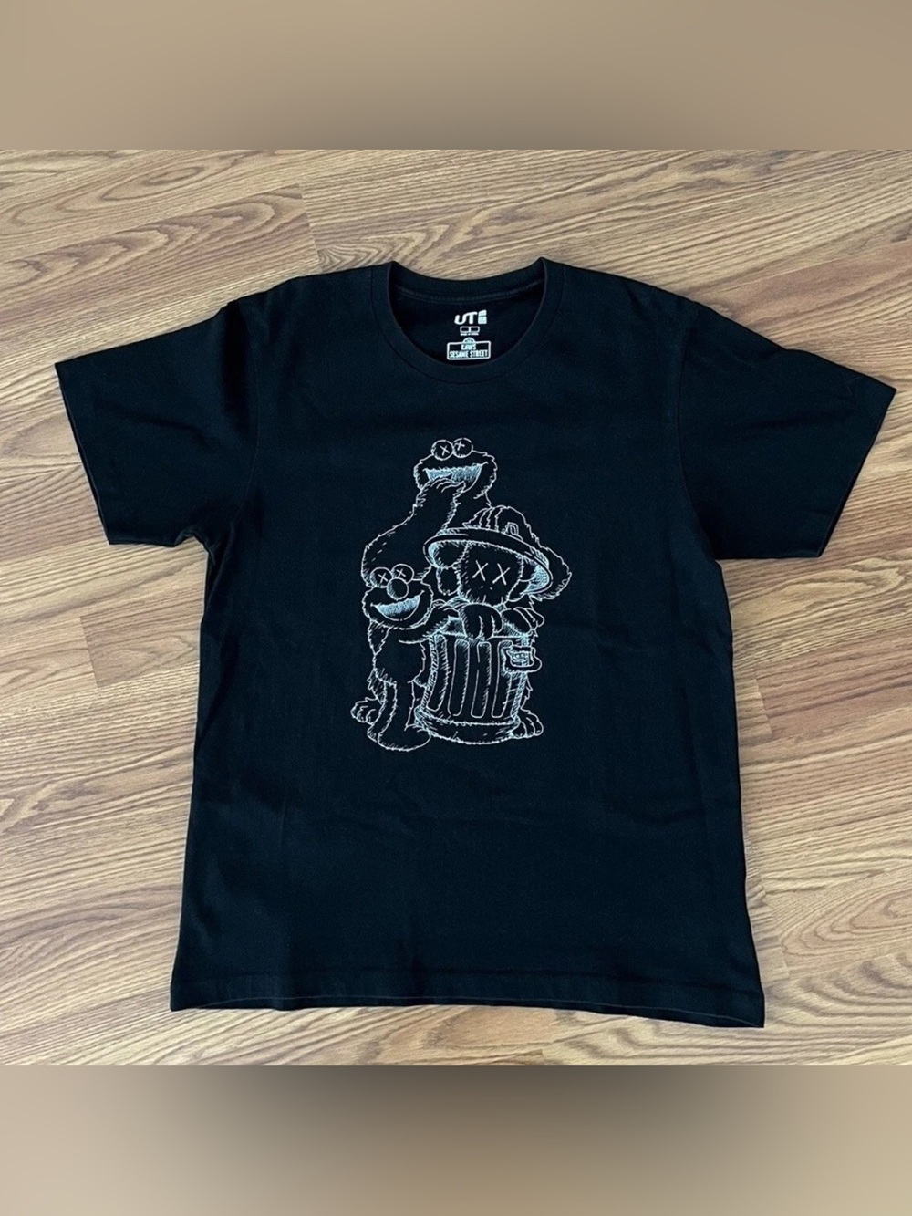 Kaws X Sesame Street Uniqlo S Black UT Shirt Elmo Companion Cookie Outline FW18
